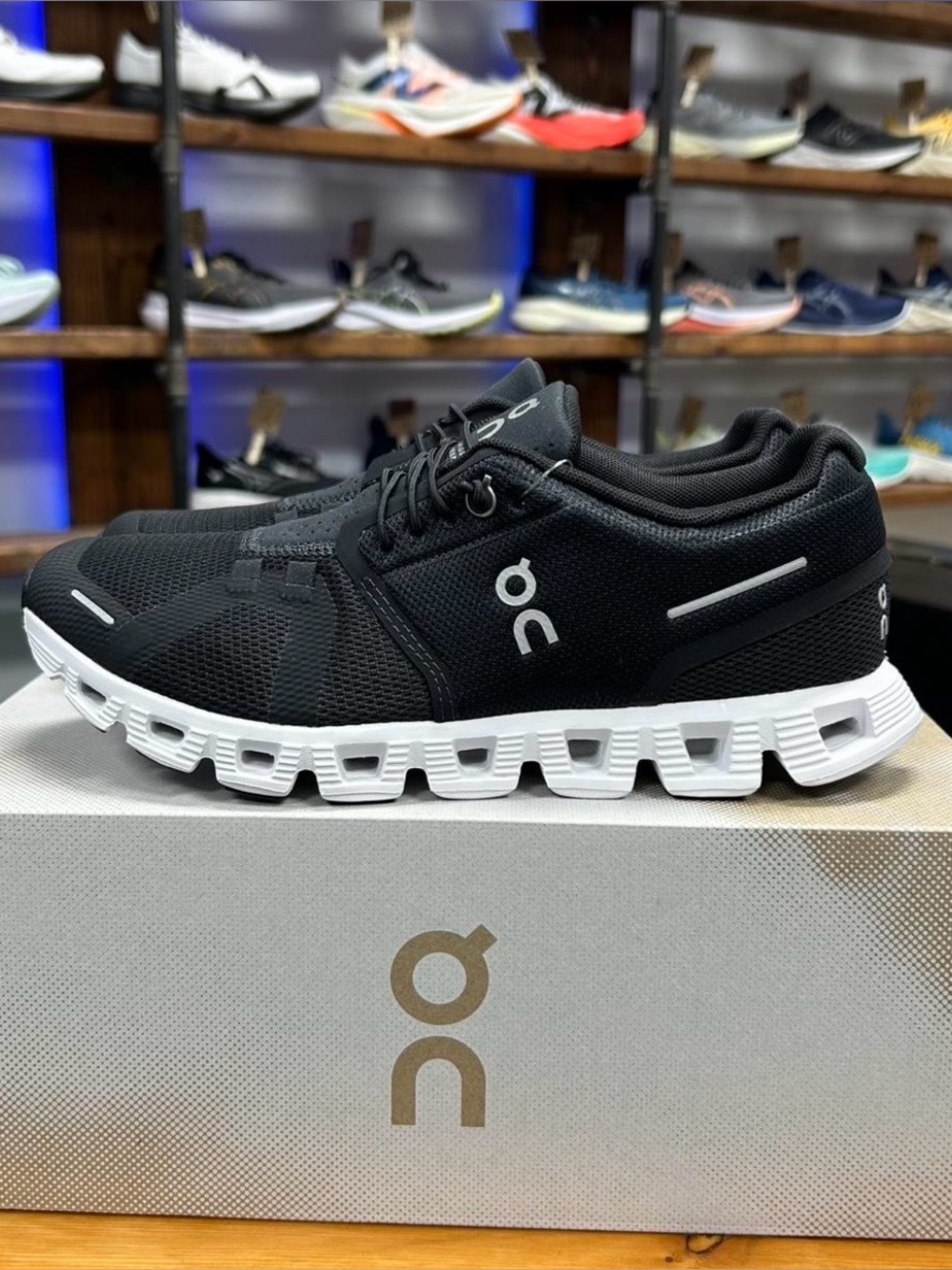 On Running Cloud 5 Black/White Running Shoes